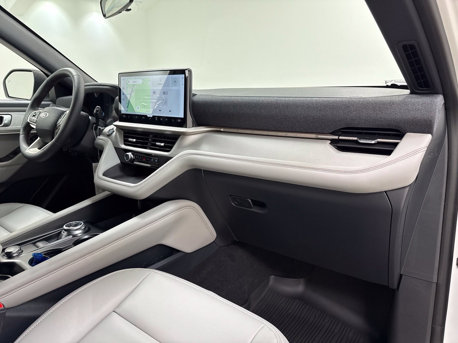 New 2027 Ford Explorer Active w/ Active Comfort Package RWD image 26