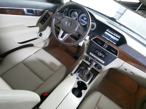 Used 2014 Mercedes-Benz C 300 4MATIC Sedan image 9