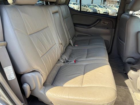 Used 2005 Toyota Sequoia SR5 AWD/4WD image 37