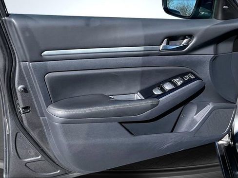 Used 2023 Nissan Altima 2.5 SV image 19