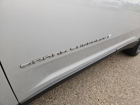 Used 2023 Jeep Grand Cherokee Limited w/ Luxury Tech Group II AWD/4WD image 61