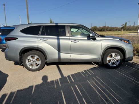 Used 2024 Toyota Highlander LE image 10