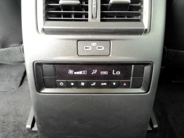 Used 2024 MAZDA CX-90 Plug-In Hybrid w/ Preferred AWD/4WD image 33