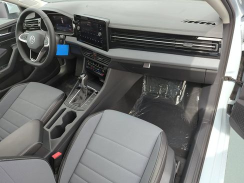 New 2026 Volkswagen Jetta SE FWD image 18