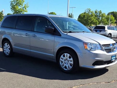 Used 2017 Dodge Grand Caravan SE w/ Power Window Group FWD image 2
