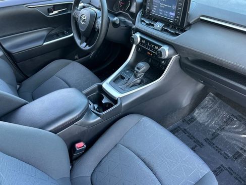 Used 2020 Toyota RAV4 XLE w/ Carpet Mat Package image 18