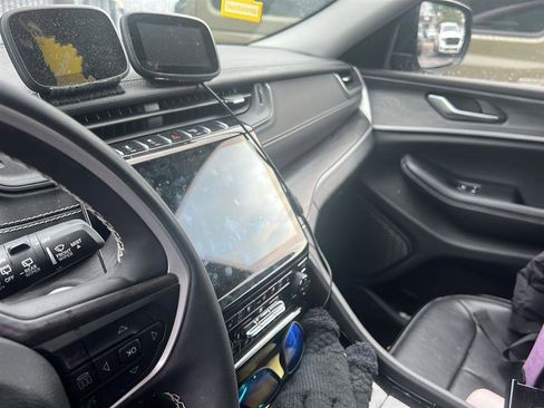 Used 2023 Jeep Grand Cherokee L Limited w/ Luxury Tech Group II image 8