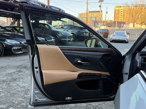 Used 2022 Lexus ES 350 w/ Premium Package image 5