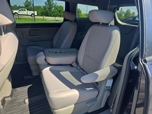 Used 2019 Kia Sedona LX FWD image 12