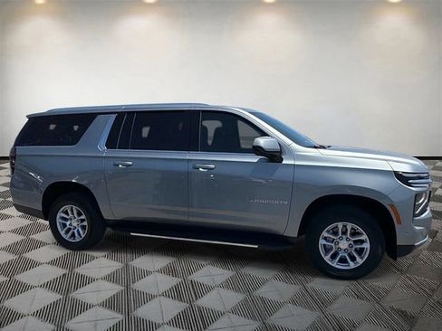 Used 2025 Chevrolet Suburban LS w/ Max Trailering Package AWD/4WD image 4