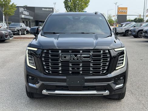 Used 2025 GMC Yukon Denali Ultimate AWD/4WD image 3