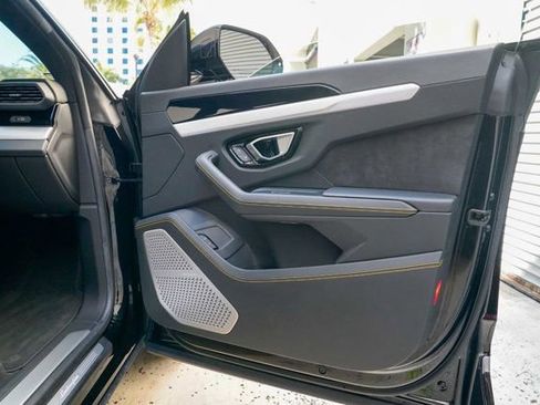 Used 2022 Lamborghini Urus image 75