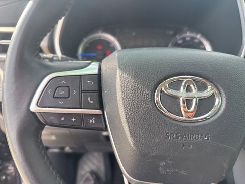 Used 2023 Toyota Highlander XLE image 15