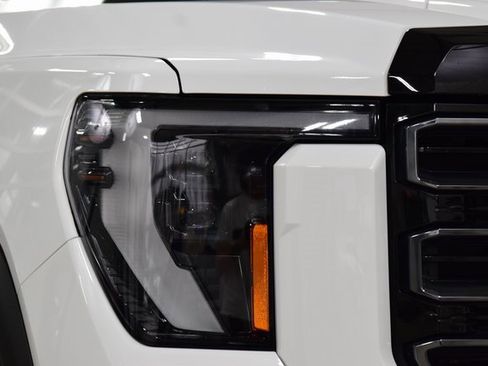 Used 2024 GMC Sierra 2500 AT4 w/ AT4 Premium Plus Package image 10