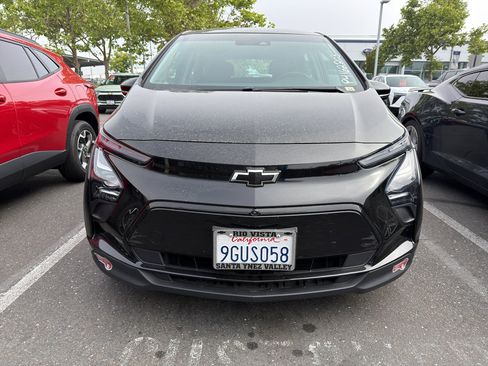 Used 2023 Chevrolet Bolt LT w/ Infotainment Package FWD image 2