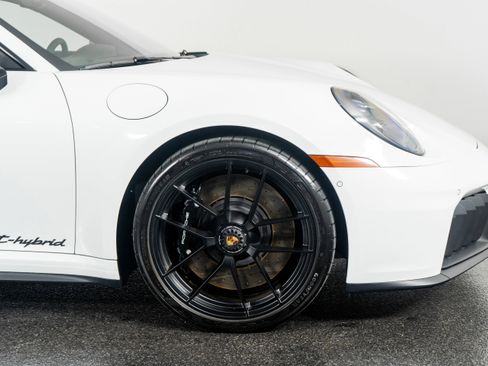 Used 2025 Porsche 911 Carrera 4 GTS image 6