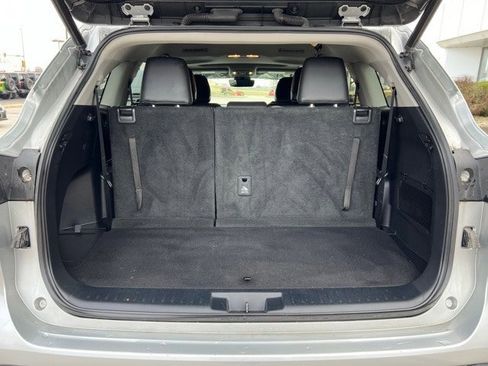 Used 2021 Toyota Highlander XLE image 27