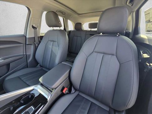 New 2025 Audi Q5 Premium image 15