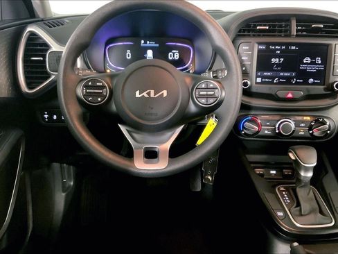 Used 2025 Kia Soul LX image 5