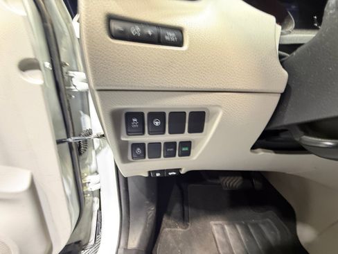 Used 2021 Nissan Rogue Sport SL w/ Premium Package image 12