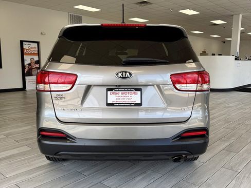 Used 2017 Kia Sorento LX FWD image 8