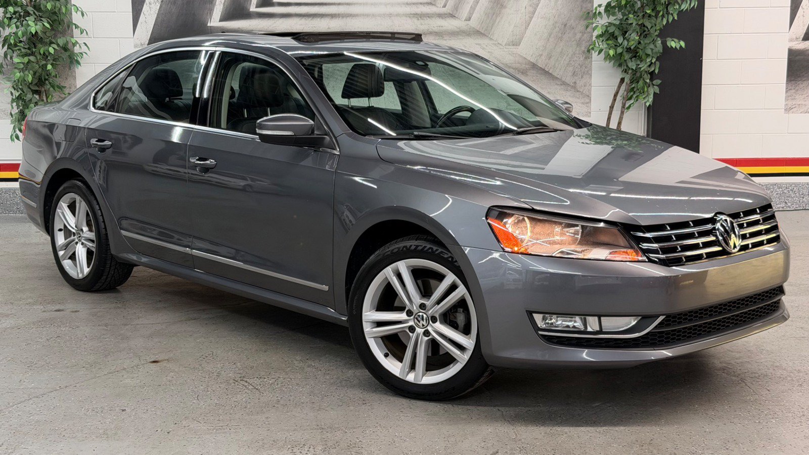 Used 2014 Volkswagen Passat 3.6 SEL Premium FWD image 1