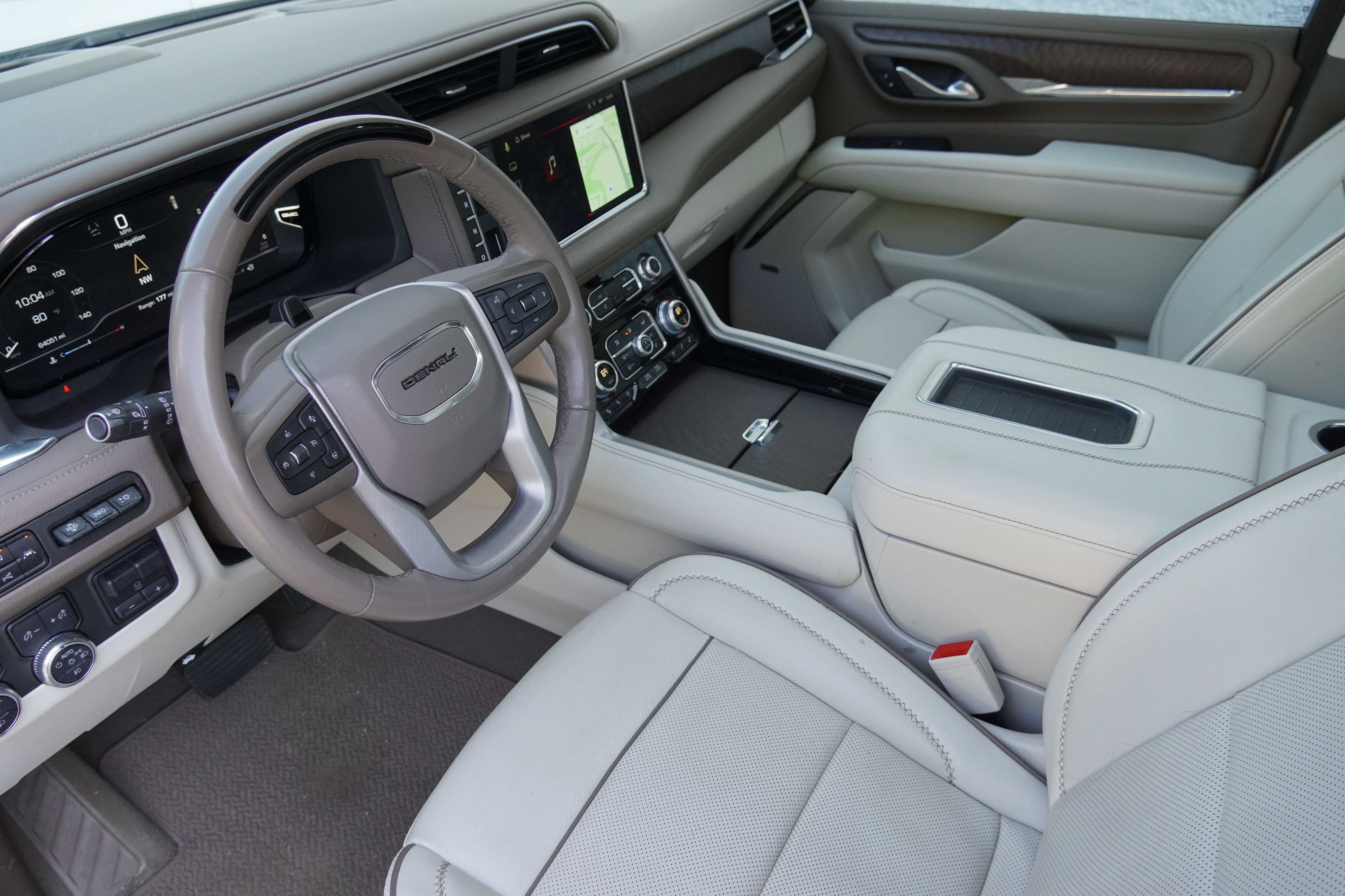 Used 2024 GMC Yukon Denali w/ Advanced Technology Package AWD/4WD image 9