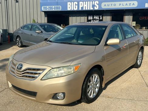 Used 2011 Toyota Camry XLE image 6