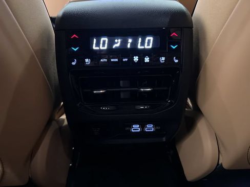 Used 2025 Jeep Grand Cherokee Summit AWD/4WD image 21