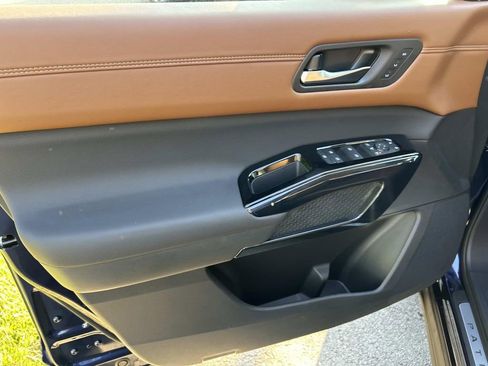 New 2026 Nissan Pathfinder Platinum AWD/4WD image 17