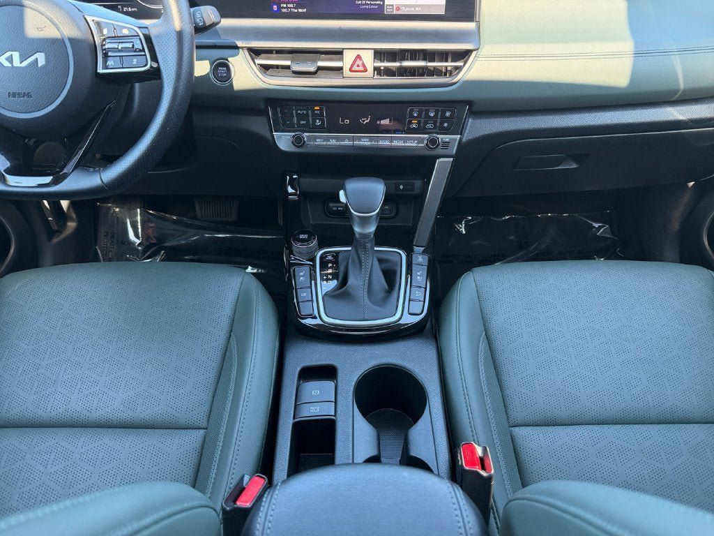 Used 2024 Kia Seltos SX w/ SX Sunroof Package AWD/4WD image 13