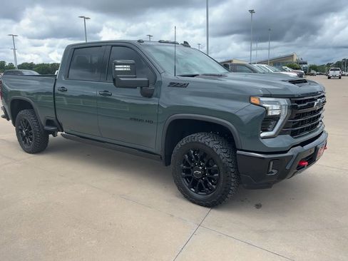 Used 2026 Chevrolet Silverado 2500 LTZ w/ LTZ Plus Package AWD/4WD image 9