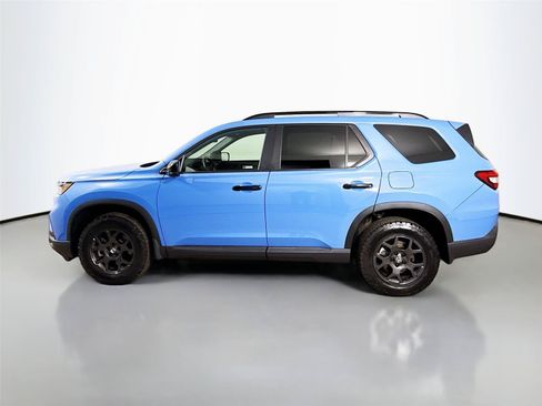 Used 2025 Honda Pilot TrailSport image 8