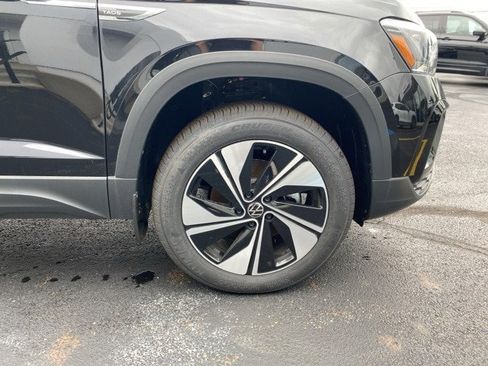 New 2024 Volkswagen Taos SE image 22