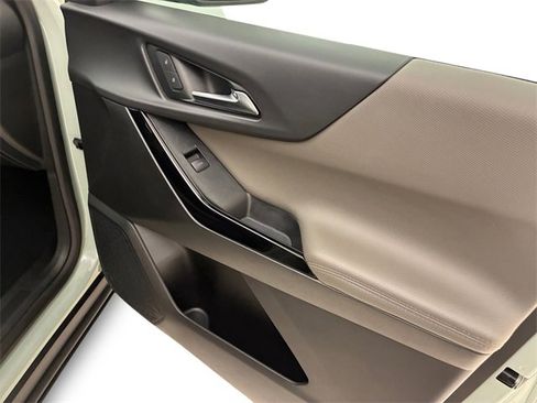 Used 2025 Chevrolet Equinox LT w/ Convenience Package II image 15