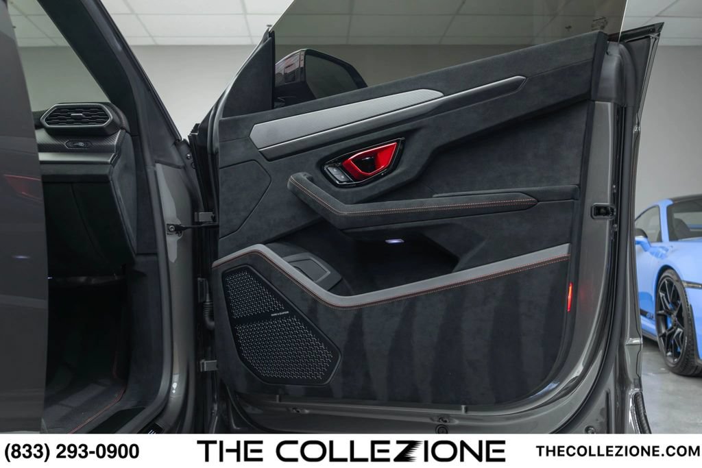 Used 2023 Lamborghini Urus Performante AWD/4WD image 92
