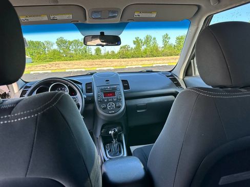 Used 2012 Kia Soul + FWD image 13