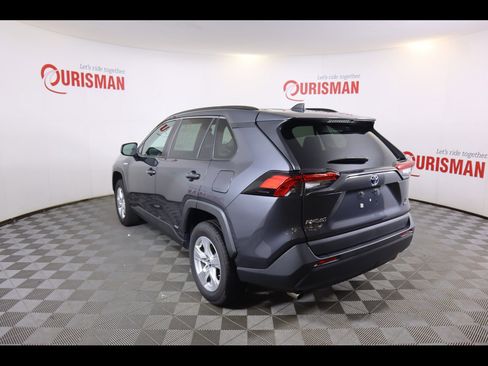 Used 2020 Toyota RAV4 LE image 7