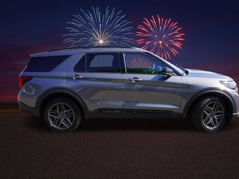 Used 2025 Ford Explorer ST-Line w/ ST-Line Street Pack AWD/4WD image 3
