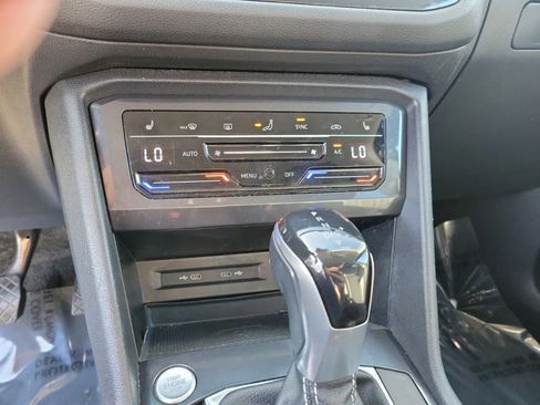 Used 2022 Volkswagen Tiguan SE image 35