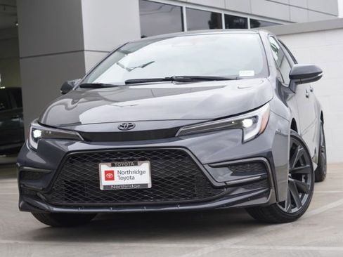 Certified 2025 Toyota Corolla SE FWD image 3