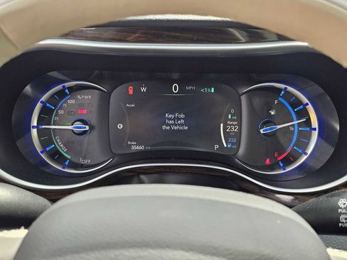 Used 2021 Chrysler Pacifica Limited w/ Premium & Safety Sphere Group FWD image 20