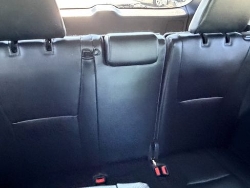 Certified 2024 Toyota Highlander XLE FWD image 12