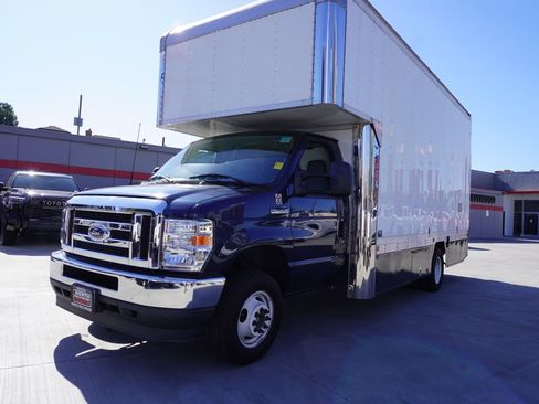 Used 2024 Ford E-450 and Econoline 450 Super Duty w/ Power Windows & Locks Group RWD image 4