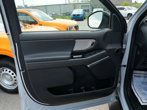 Used 2025 Ford Expedition Active AWD/4WD image 17
