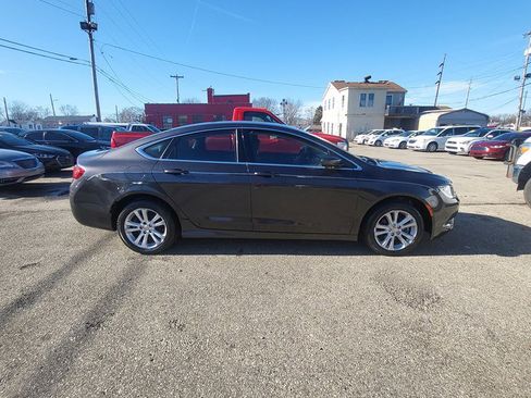Used 2016 Chrysler 200 Limited image 3