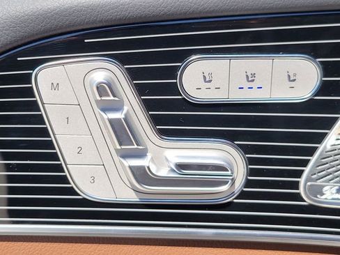 New 2025 Mercedes-Benz GLS 450 4MATIC image 16