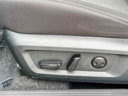 Used 2025 Nissan Rogue SV FWD image 22