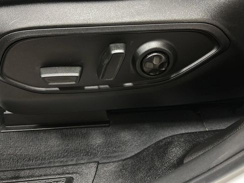 Used 2023 Jeep Grand Cherokee Altitude image 17