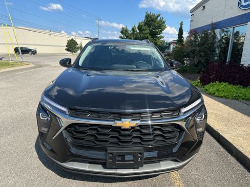 Used 2025 Chevrolet Trax LT w/ LT Convenience Package FWD image 9